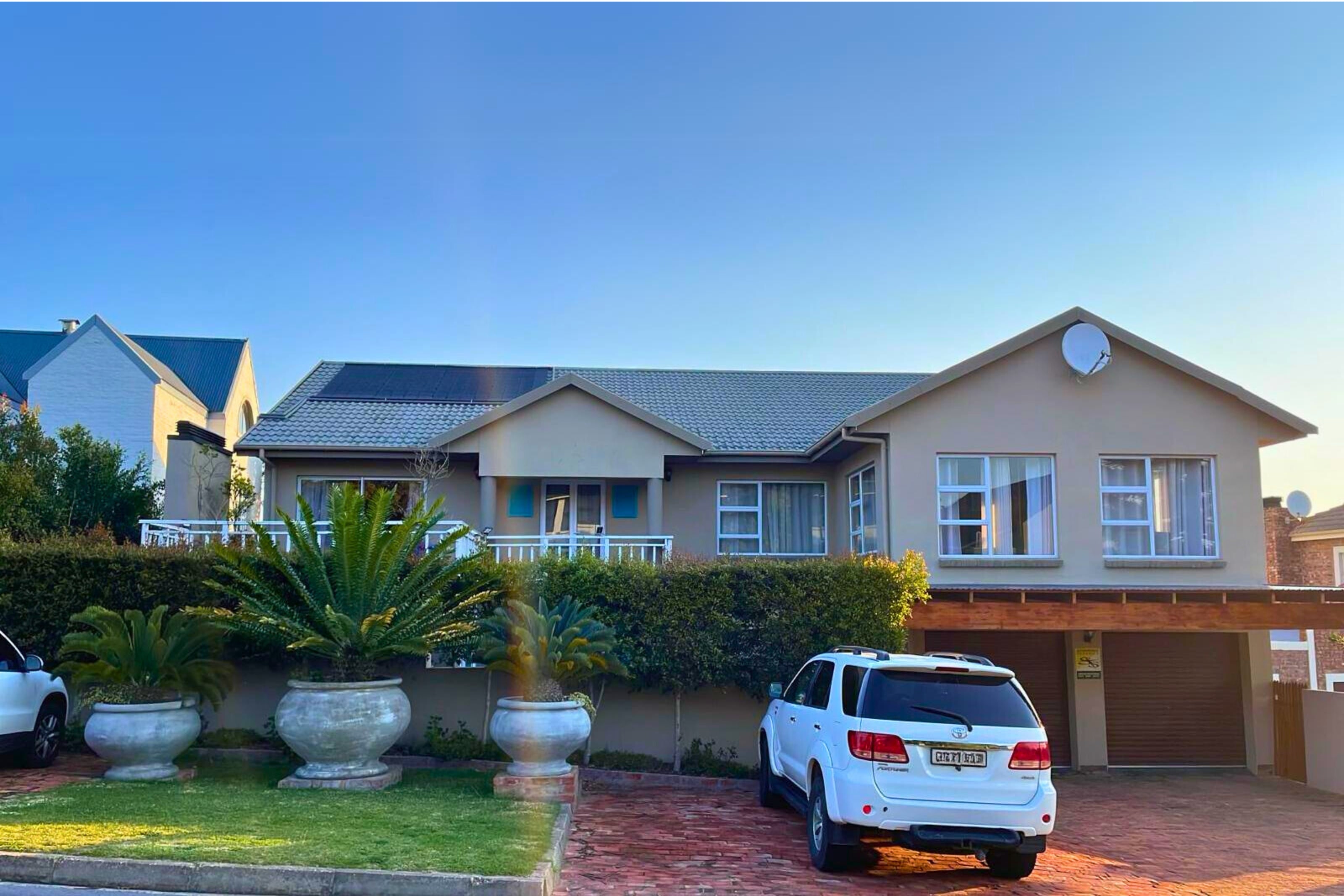 Vibe Beach House - Exterior View: 1.jpg (1)