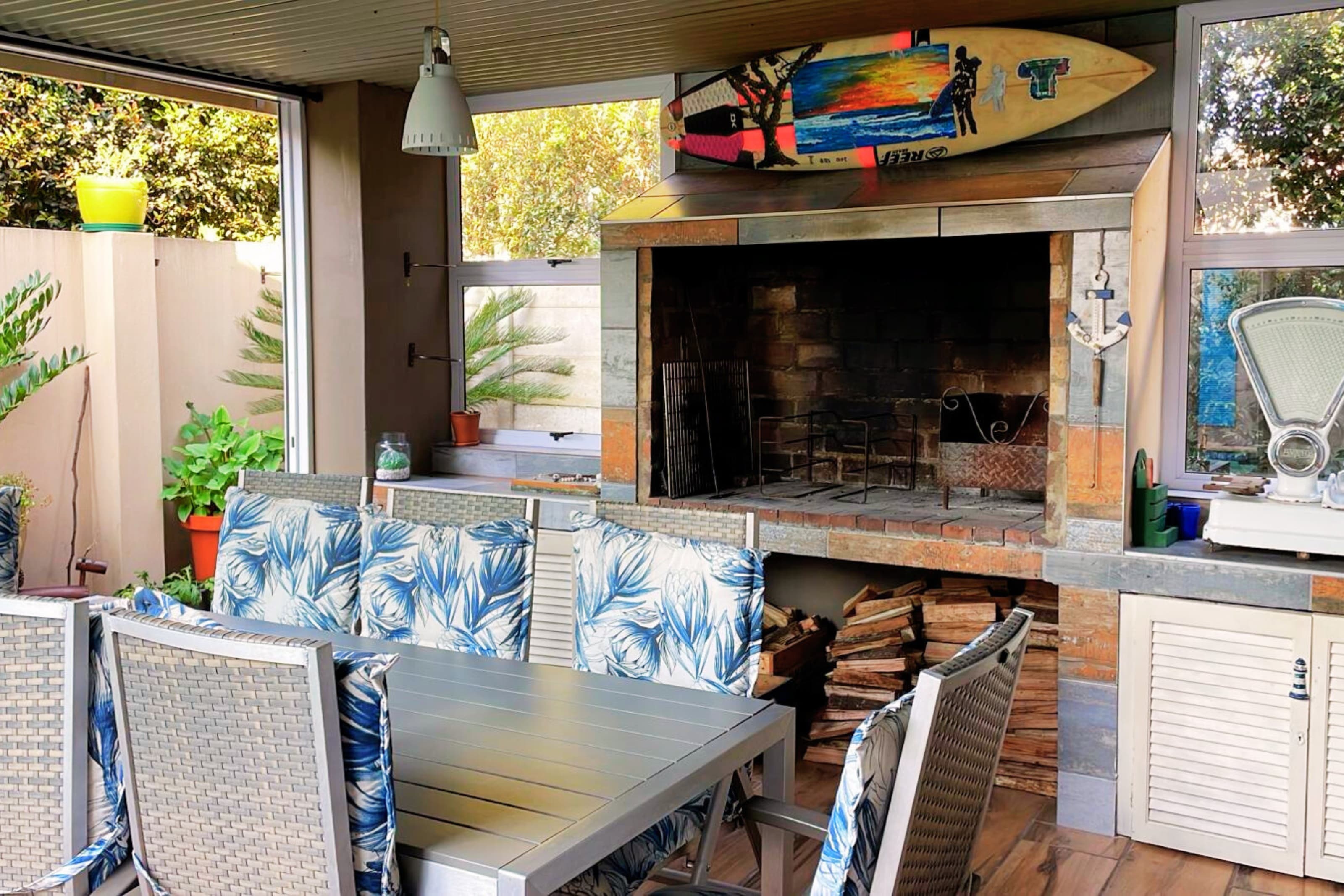 Vibe Beach House pool area overlooking the ocean in Herolds Bay